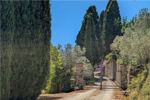 Viale entrata Poggio al Coniglio