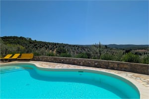 Piscina Poggio al Coniglio con vista sulle colline Toscane