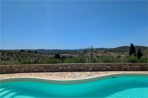 Piscina Poggio al Coniglio con vista sulle colline Toscane