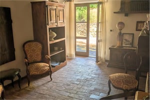 Interno caratteristico della villa Poggio al Coniglio