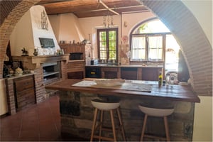 Interno caratteristico della villa Poggio al Coniglio