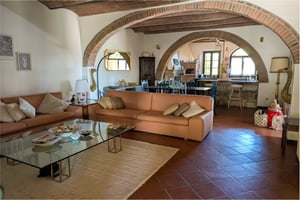 Interno caratteristico della villa Poggio al Coniglio