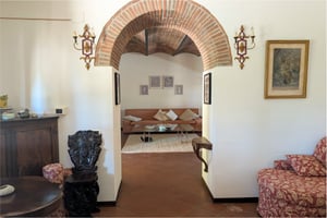 Interno caratteristico della villa Poggio al Coniglio