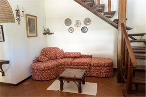 Interno caratteristico della villa Poggio al Coniglio