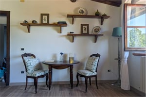 Interno caratteristico della villa Poggio al Coniglio