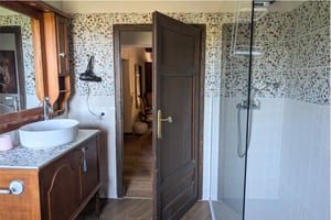 Bagno elegante delle camere di Poggio al Coniglio in Toscana