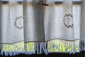 Dettaglio di una camera raffinata a Poggio al Coniglio in Toscana